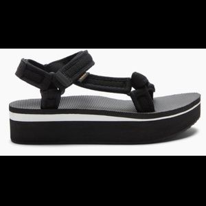 Women's mesh platform Teva sandals